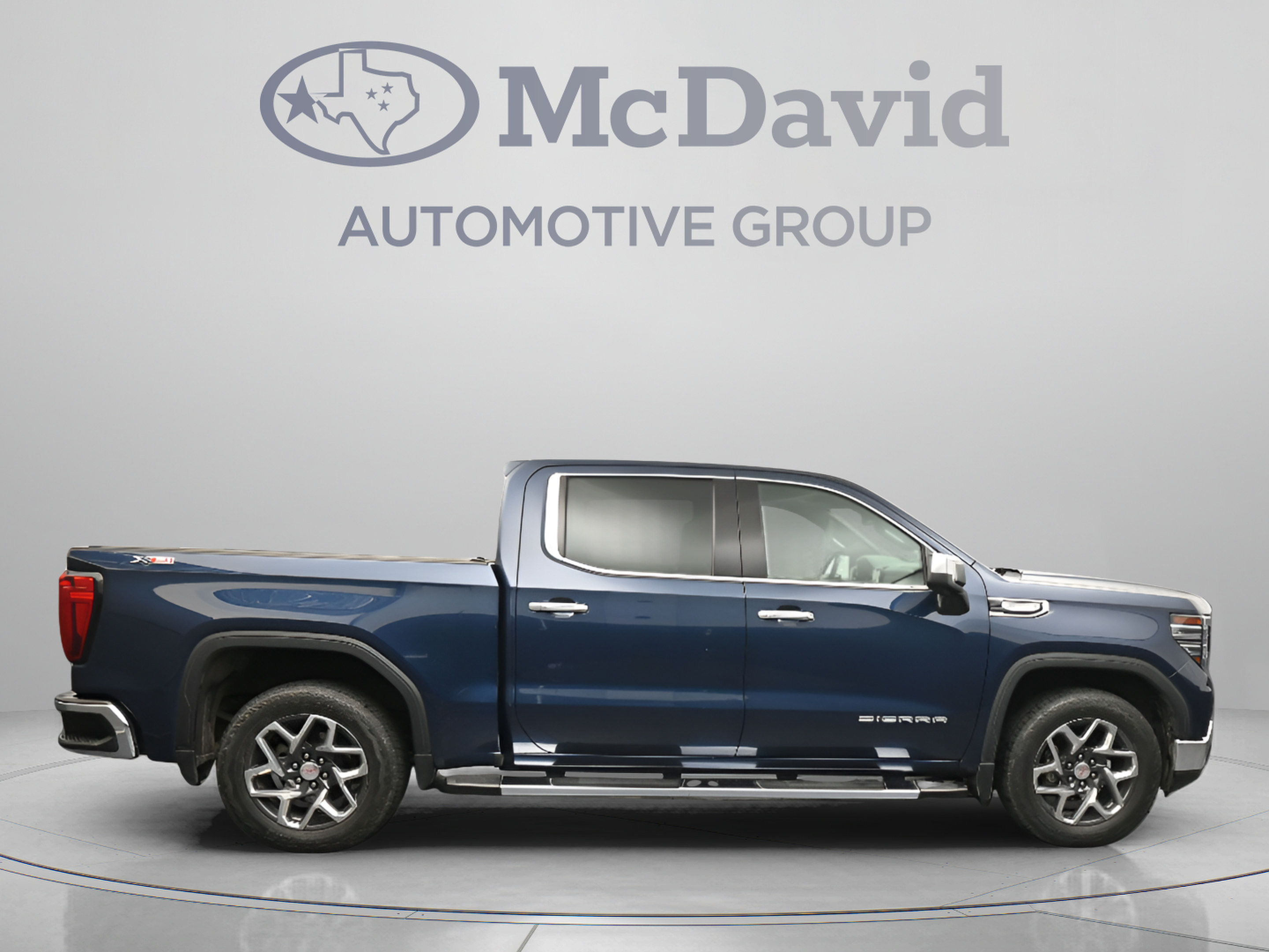 Used 2023 GMC Sierra 1500 SLT AWD/4WD image 9