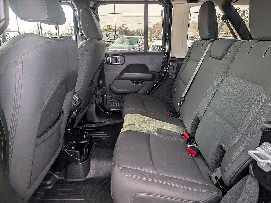 Used 2019 Jeep Wrangler Unlimited Sahara w/ Safety Group image 20