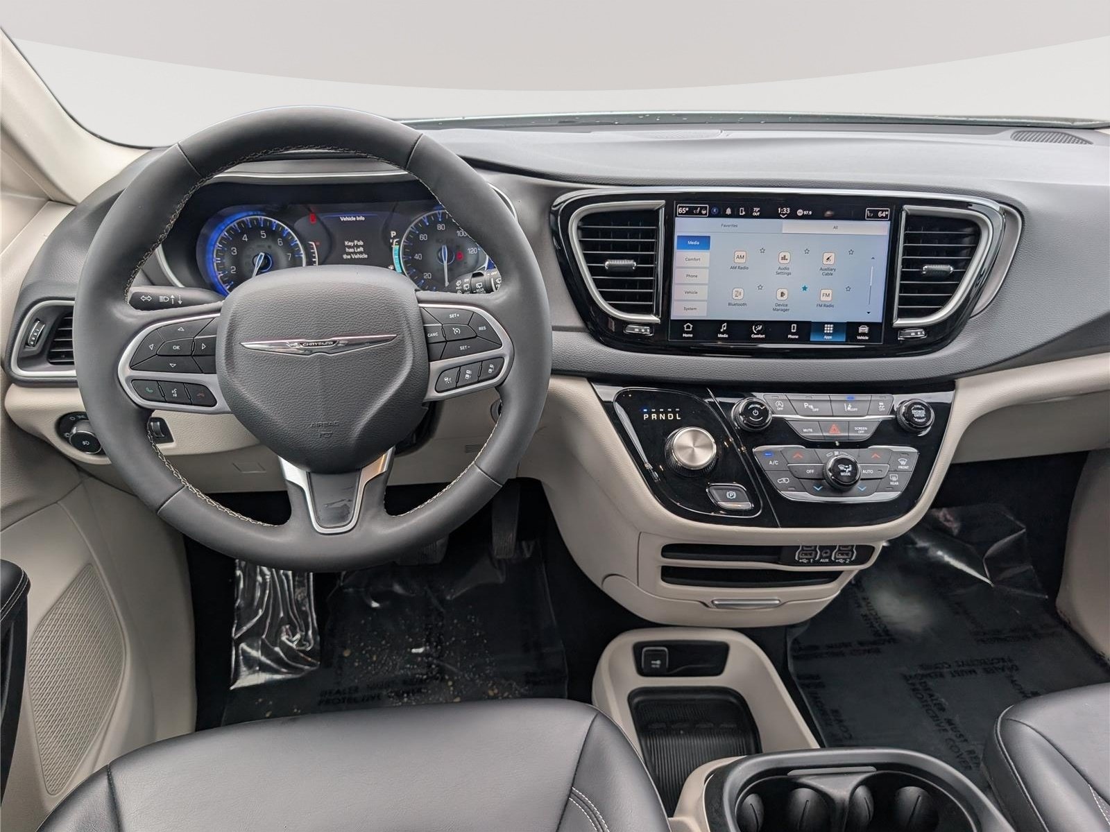 Used 2023 Chrysler Pacifica Touring-L FWD image 18