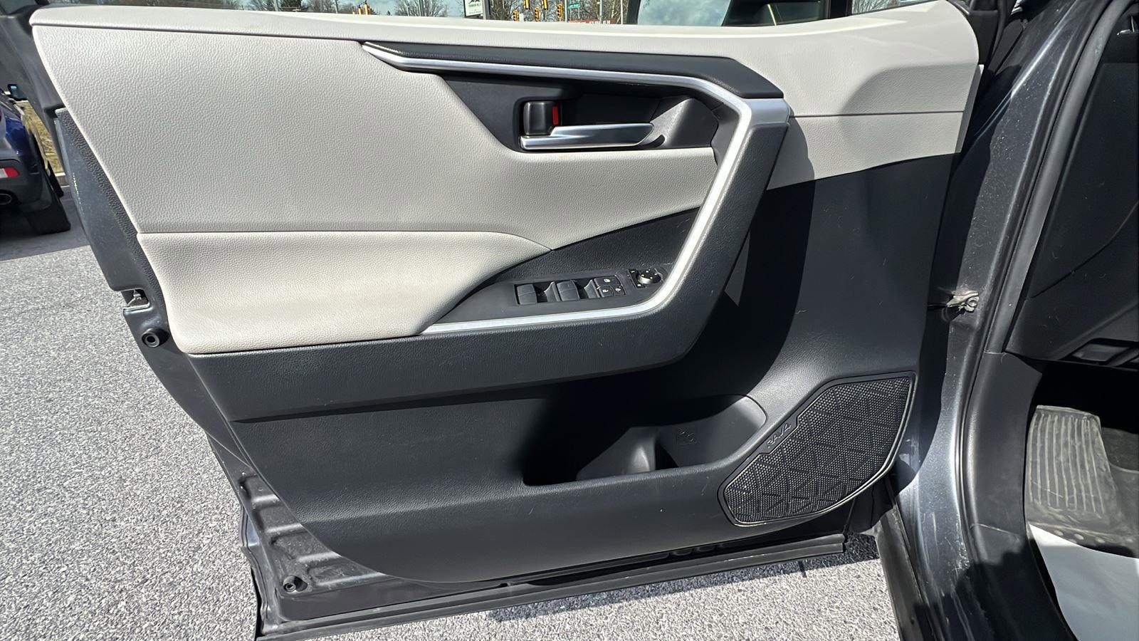 Used 2019 Toyota RAV4 XLE w/ Convenience Package image 21