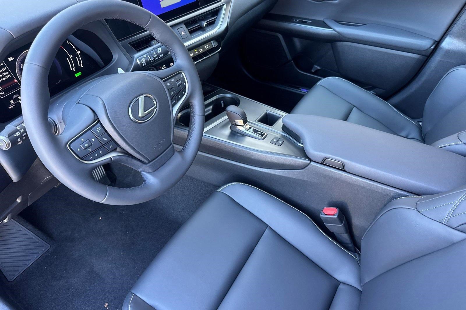 New 2026 Lexus UX 300h FWD image 4