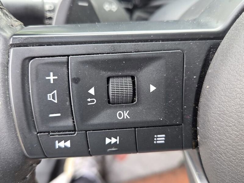 Used 2024 Nissan Pathfinder SV FWD image 24