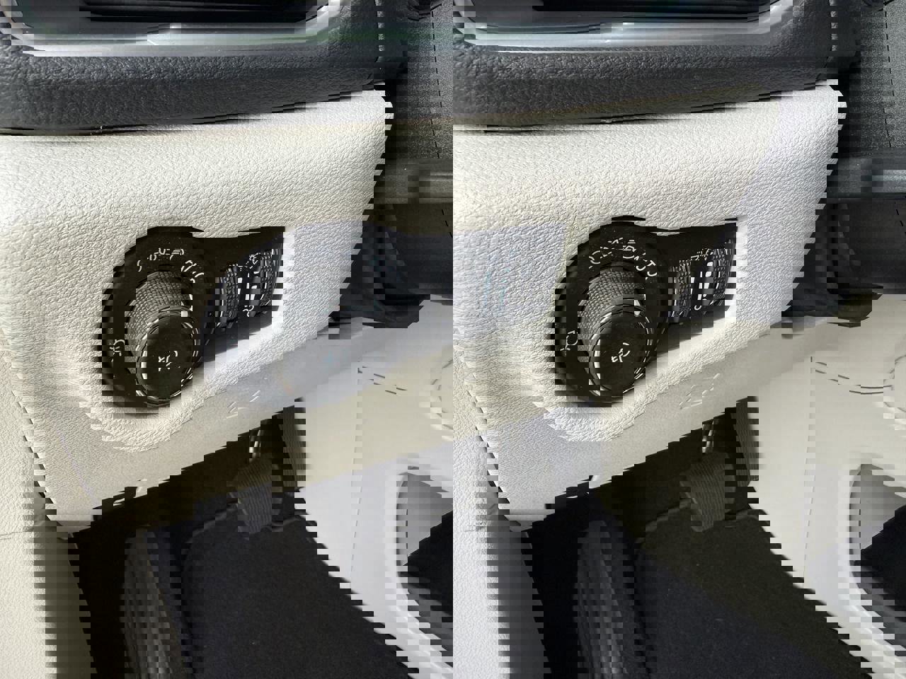 Used 2022 Chrysler Pacifica Limited w/ Uconnect Theater Family Group image 17