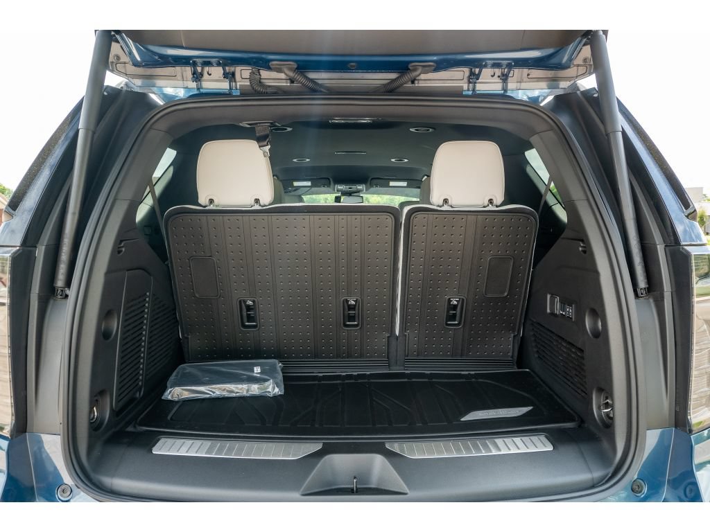 Used 2025 Chevrolet Tahoe Premier AWD/4WD image 15