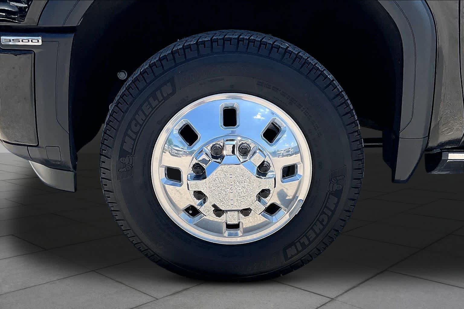 Used 2024 GMC Sierra 3500 Denali w/ Denali Reserve Package AWD/4WD image 11