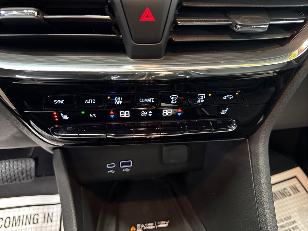 Used 2025 Buick Encore GX Avenir w/ Avenir Technology Package image 31