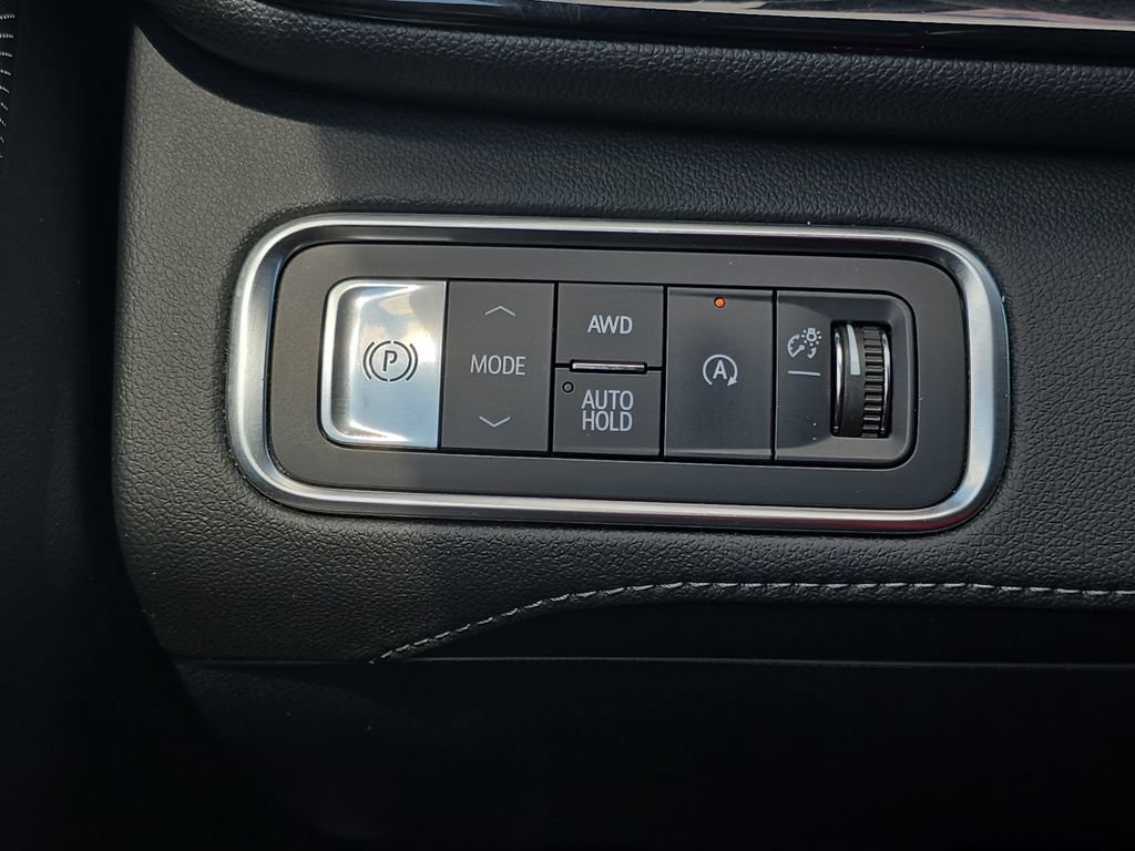 Certified 2025 Buick Enclave Avenir w/ LPO, Floor Liner Package AWD/4WD image 29