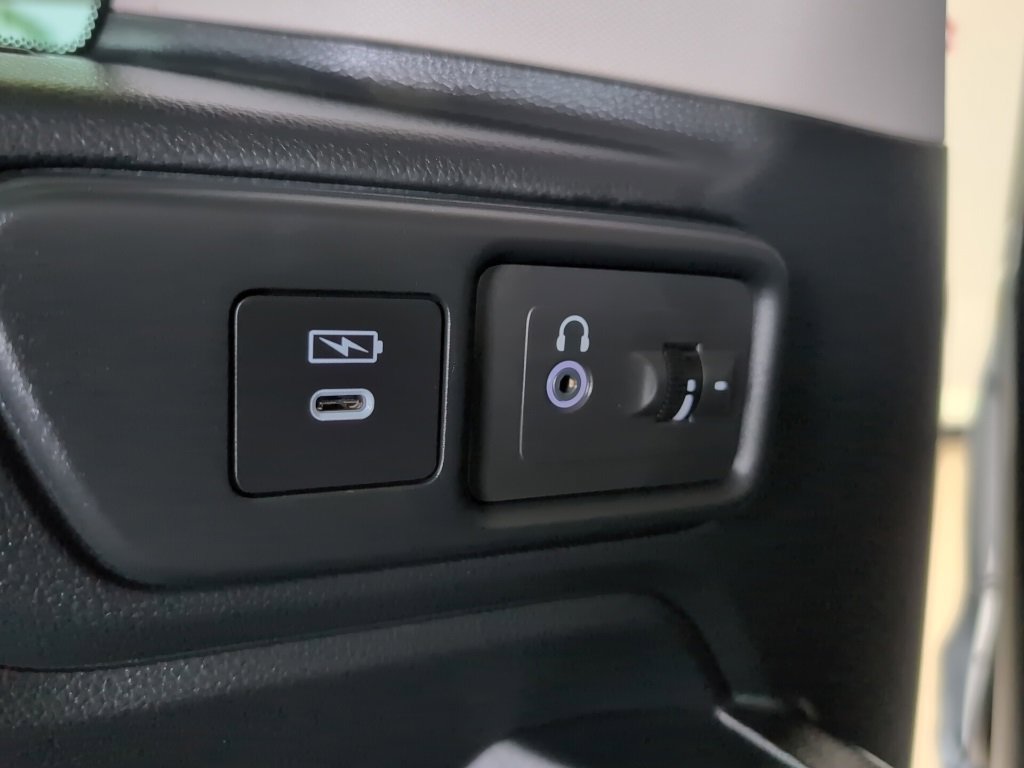 Used 2025 Honda Odyssey Elite image 45