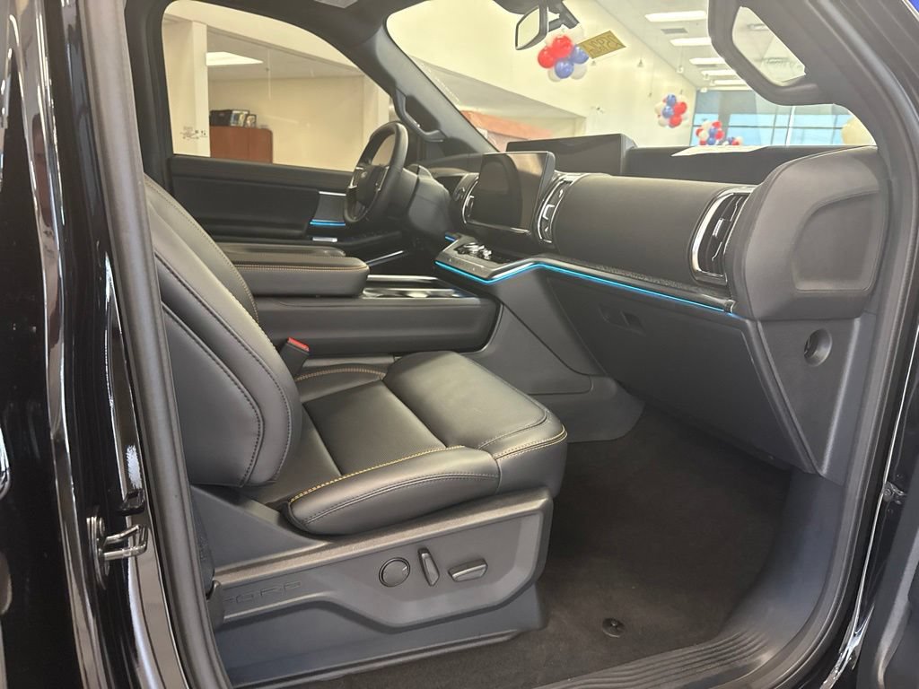 Used 2027 Ford Expedition Tremor w/ Driver's Package AWD/4WD image 34