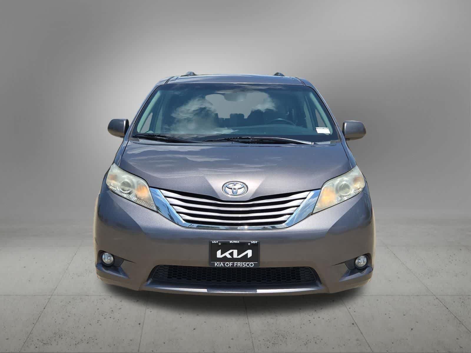 Used 2015 Toyota Sienna XLE w/ XLE Navigation Package FWD image 9