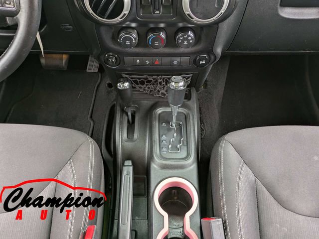 Used 2017 Jeep Wrangler Unlimited Sahara w/ Connectivity Group AWD/4WD image 22