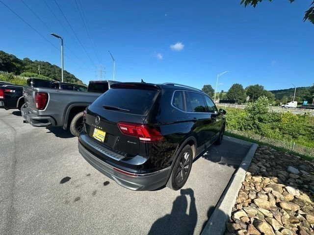 Used 2024 Volkswagen Tiguan SE w/ Panoramic Sunroof Package AWD/4WD image 17