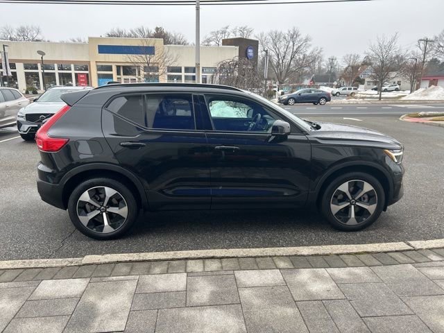 Used 2025 Volvo XC40 B5 Plus image 5