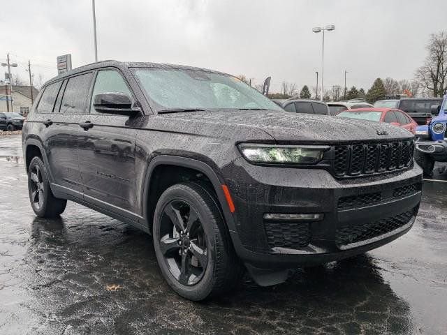 Used 2023 Jeep Grand Cherokee L Limited w/ Luxury Tech Group II image 2