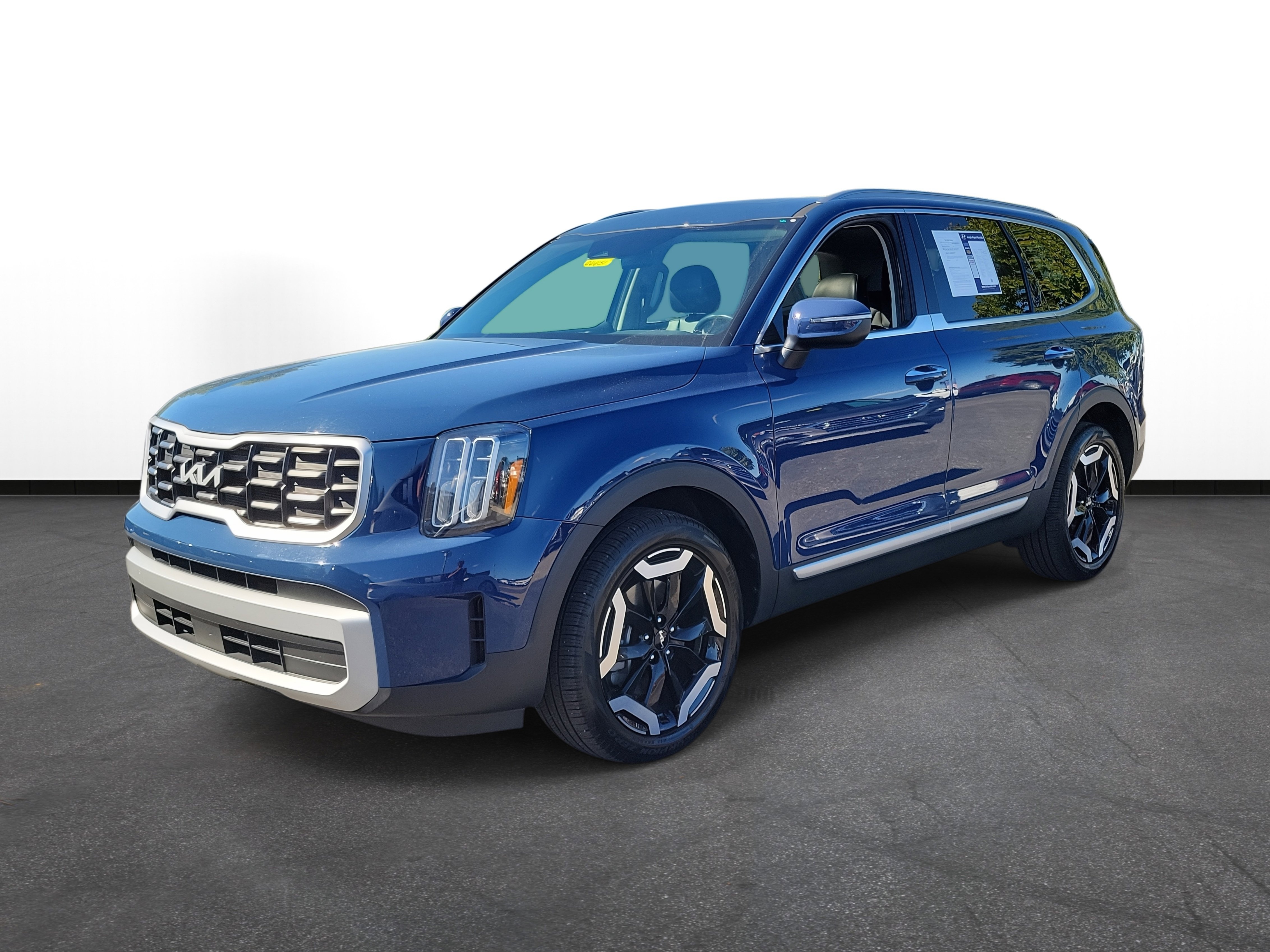 Used 2025 Kia Telluride S image 2