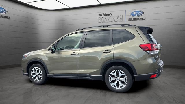 Used 2024 Subaru Forester Premium image 8