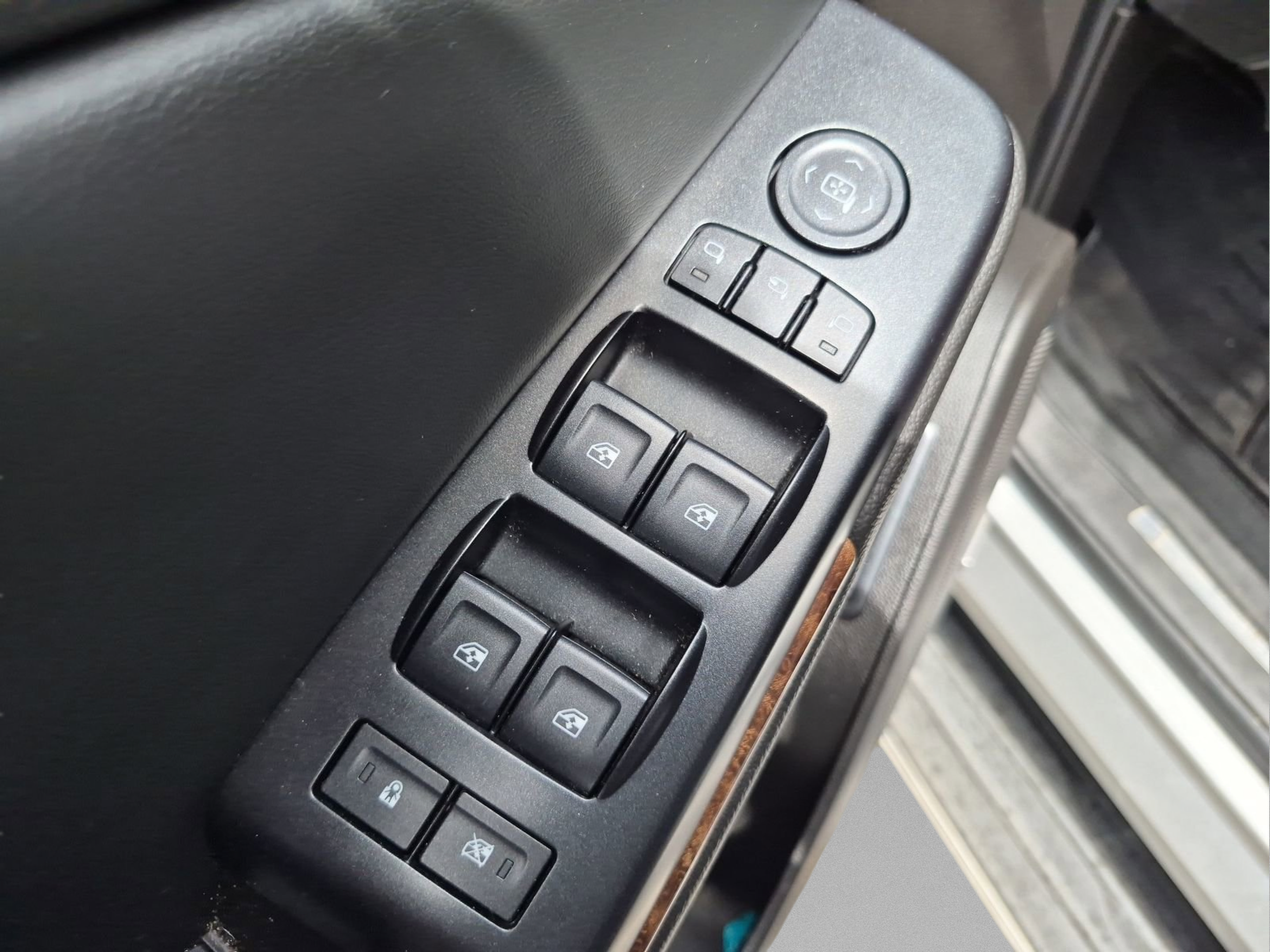 Used 2016 Chevrolet Tahoe LTZ RWD image 16