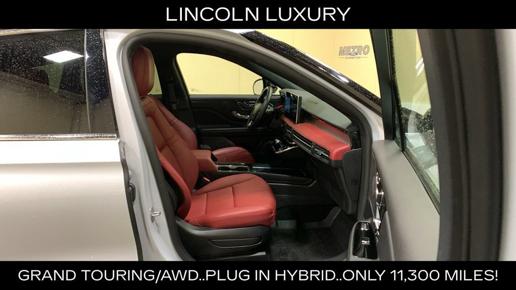 Used 2025 Lincoln Corsair Grand Touring w/ Towing Package AWD/4WD image 13
