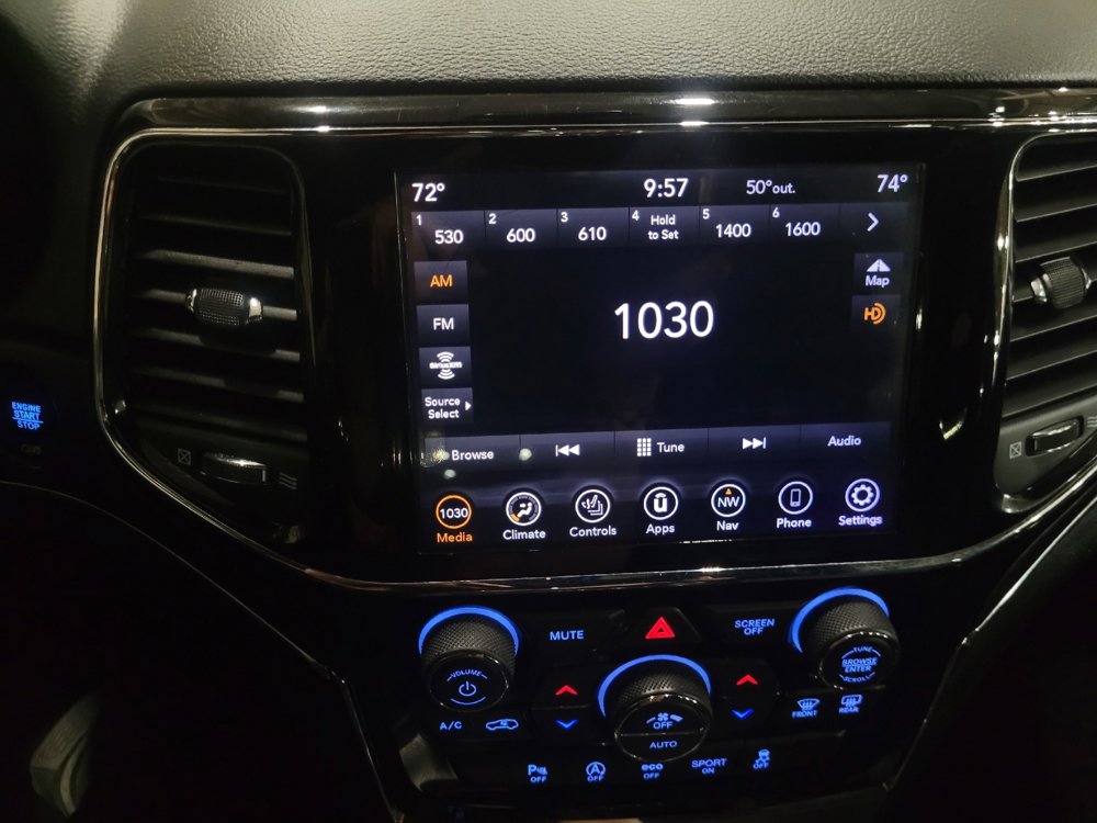 Used 2020 Jeep Grand Cherokee Limited w/ Luxury Group II image 25