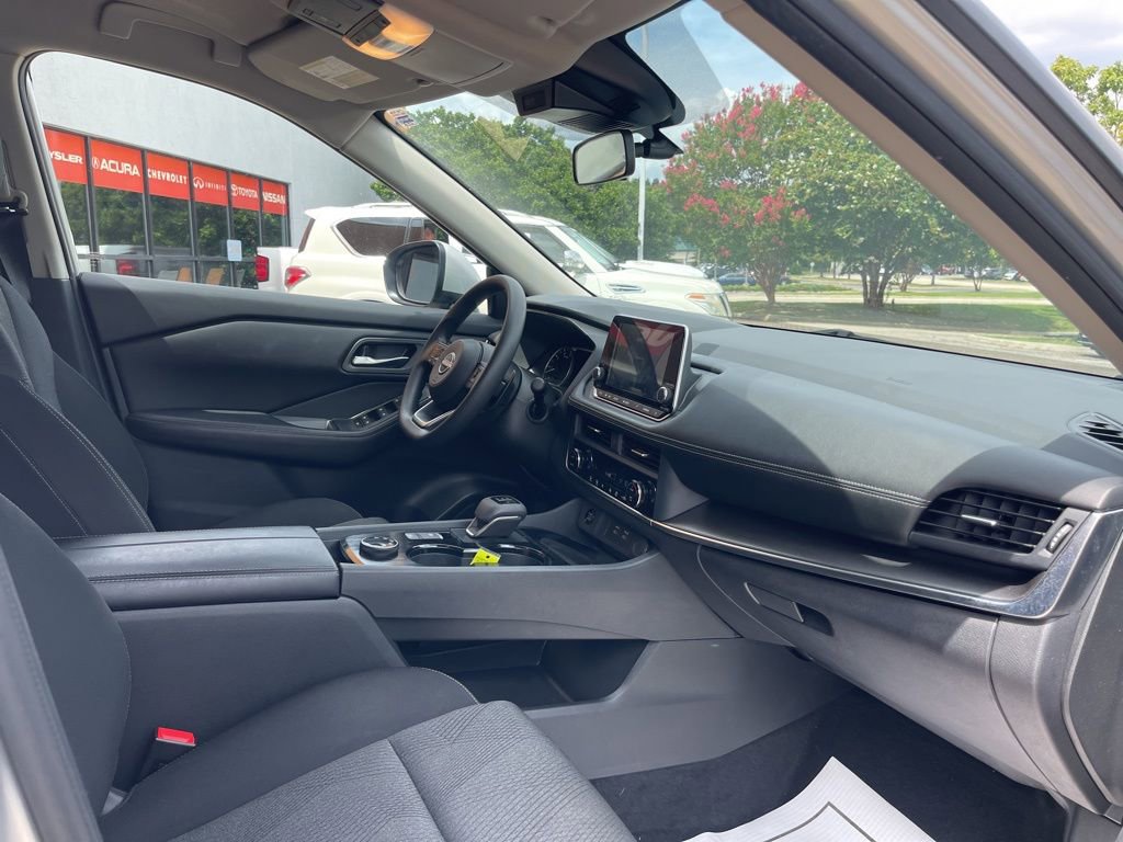 Used 2024 Nissan Rogue SV image 17