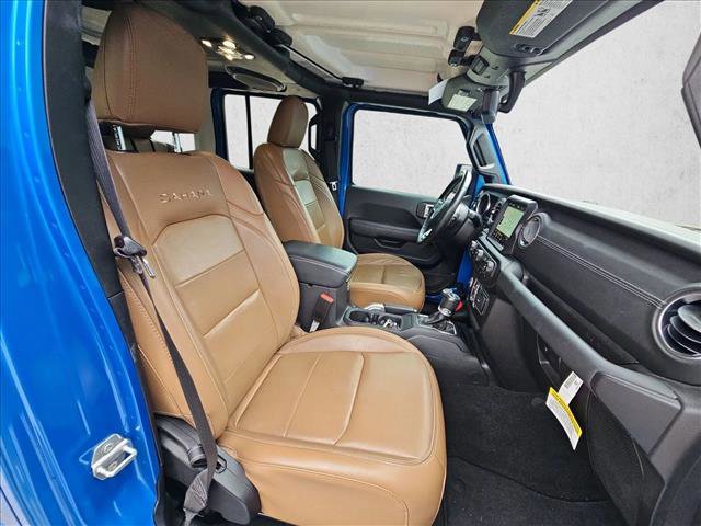 Used 2022 Jeep Wrangler Unlimited Sahara w/ Cold Weather Group AWD/4WD image 18