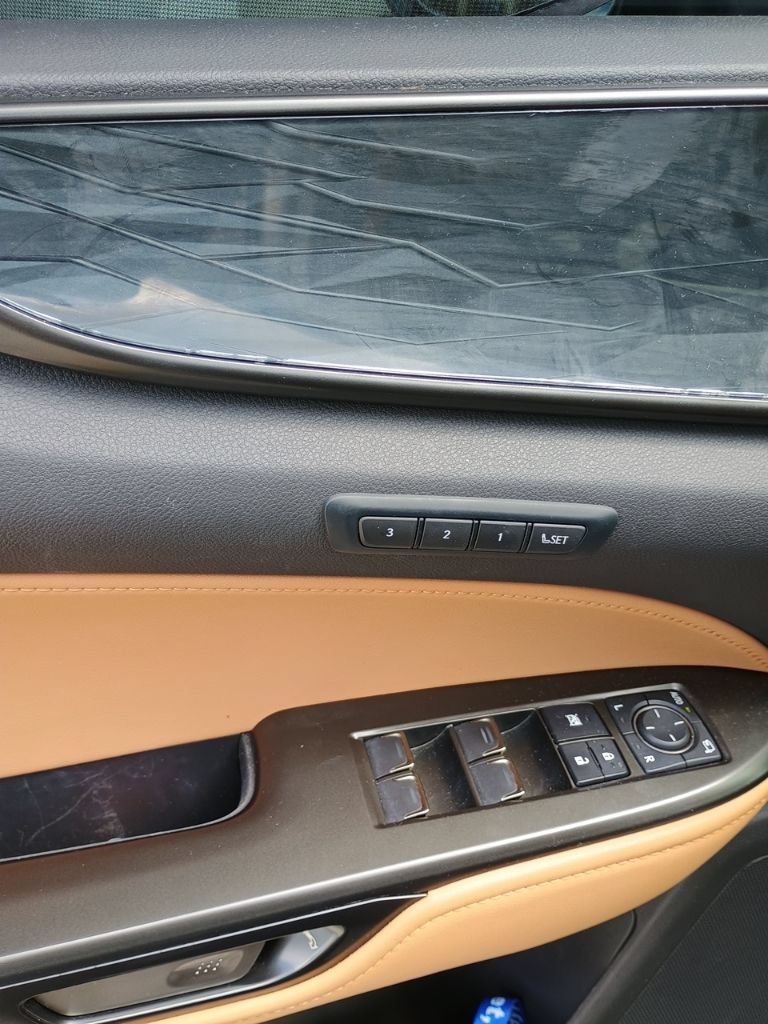 Certified 2025 Lexus NX 250 FWD w/ Accessory Package (2T) image 4