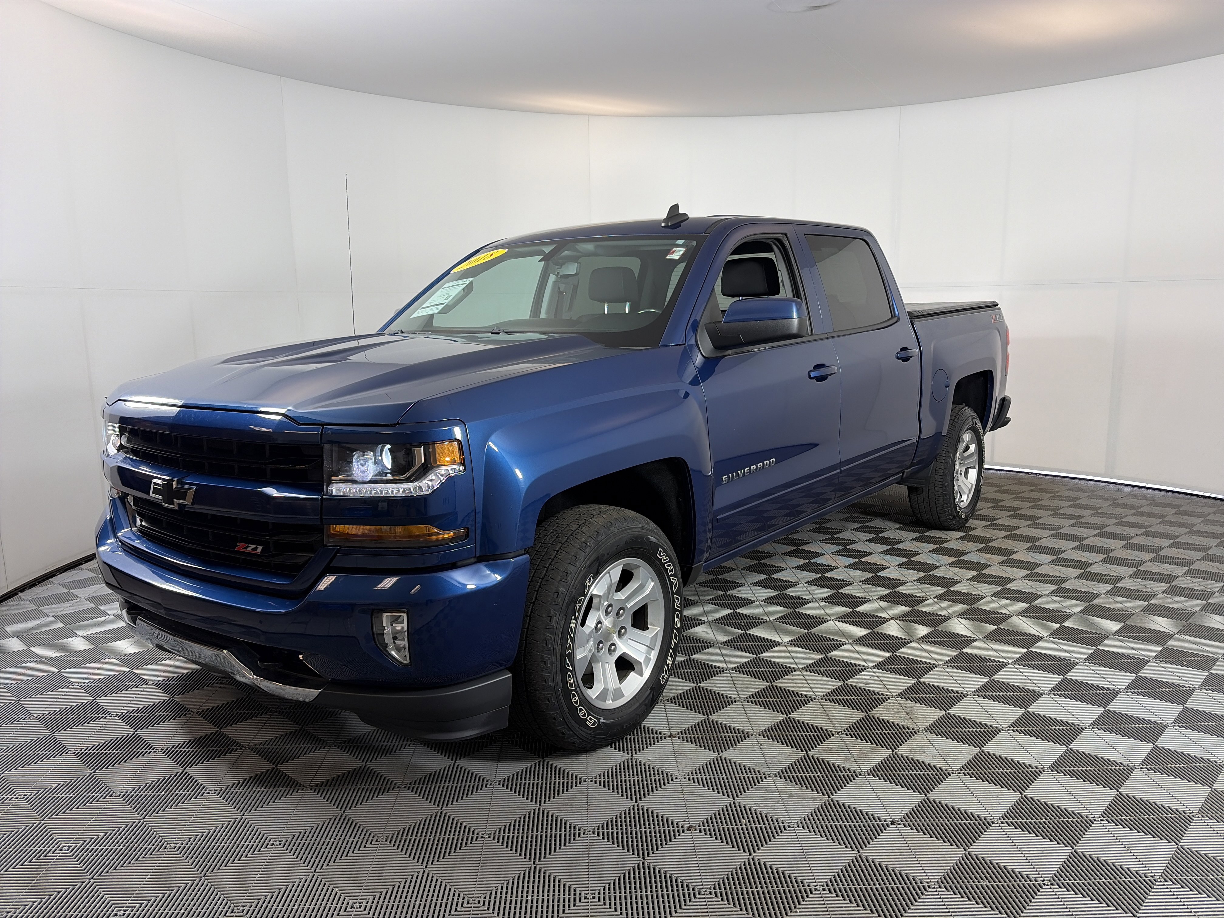 Used 2018 Chevrolet Silverado 1500 LT w/ All Star Edition AWD/4WD image 4