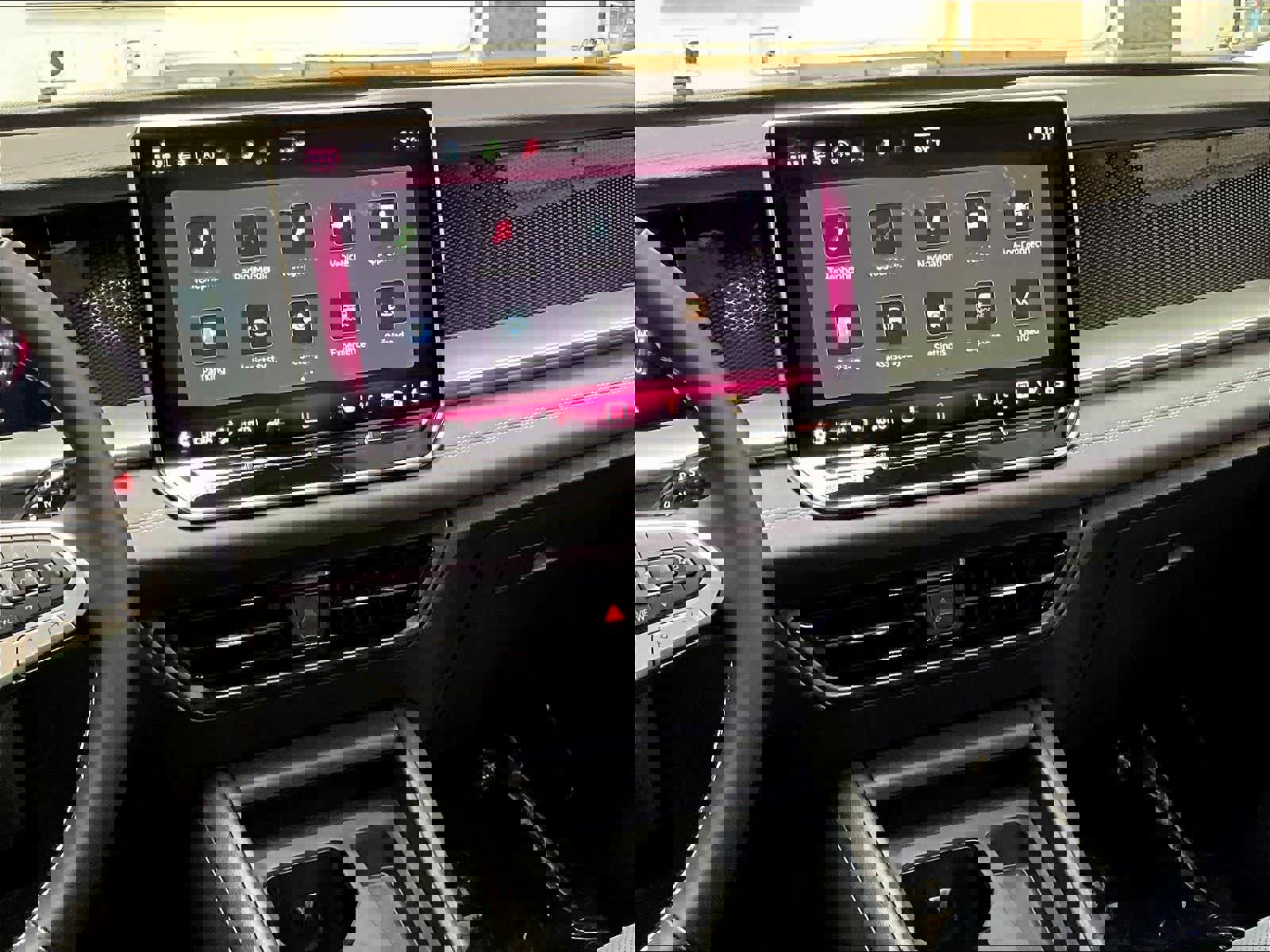 Used 2025 Volkswagen Tiguan SE w/ Panoramic Sunroof Package image 8