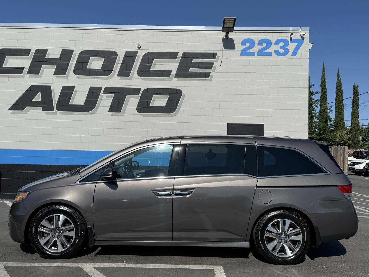 Used 2014 Honda Odyssey Touring Elite image 25
