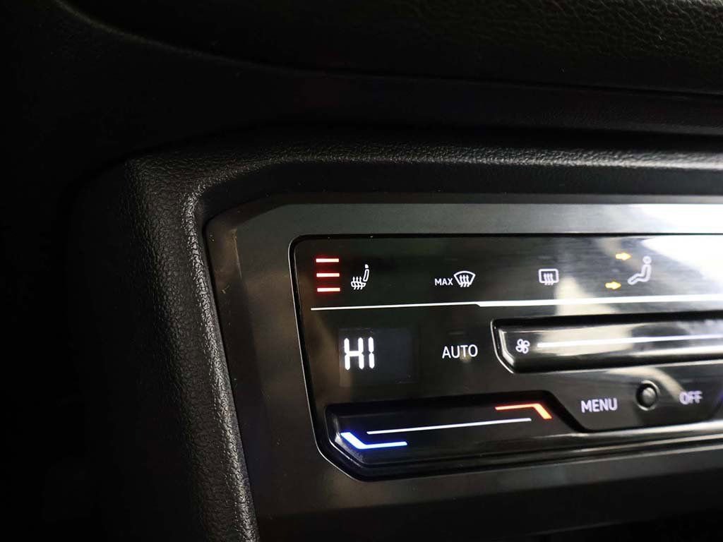 Used 2023 Volkswagen Tiguan SE w/ Panoramic Sunroof Package image 49