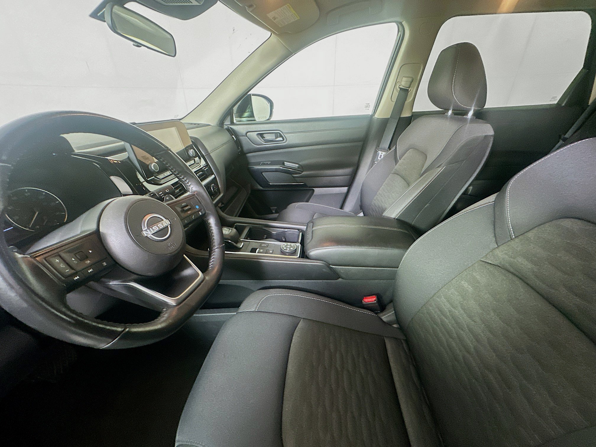 Used 2025 Nissan Pathfinder SV AWD/4WD image 13
