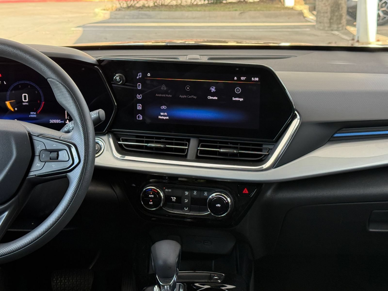 Used 2025 Chevrolet Trax LT FWD image 17