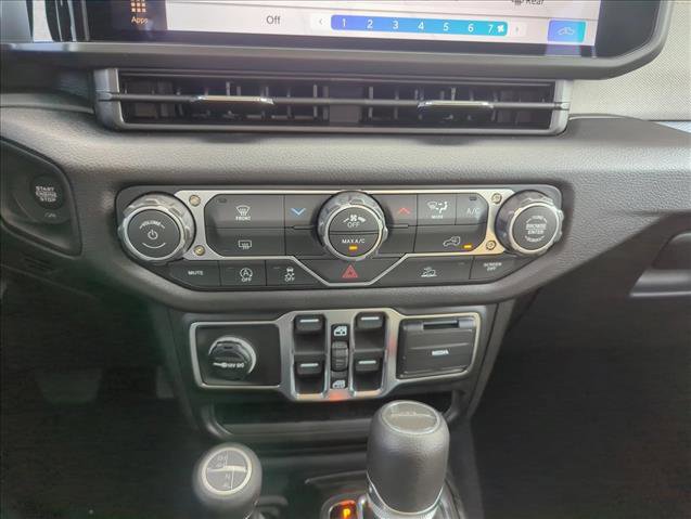 New 2026 Jeep Gladiator Sport AWD/4WD image 11