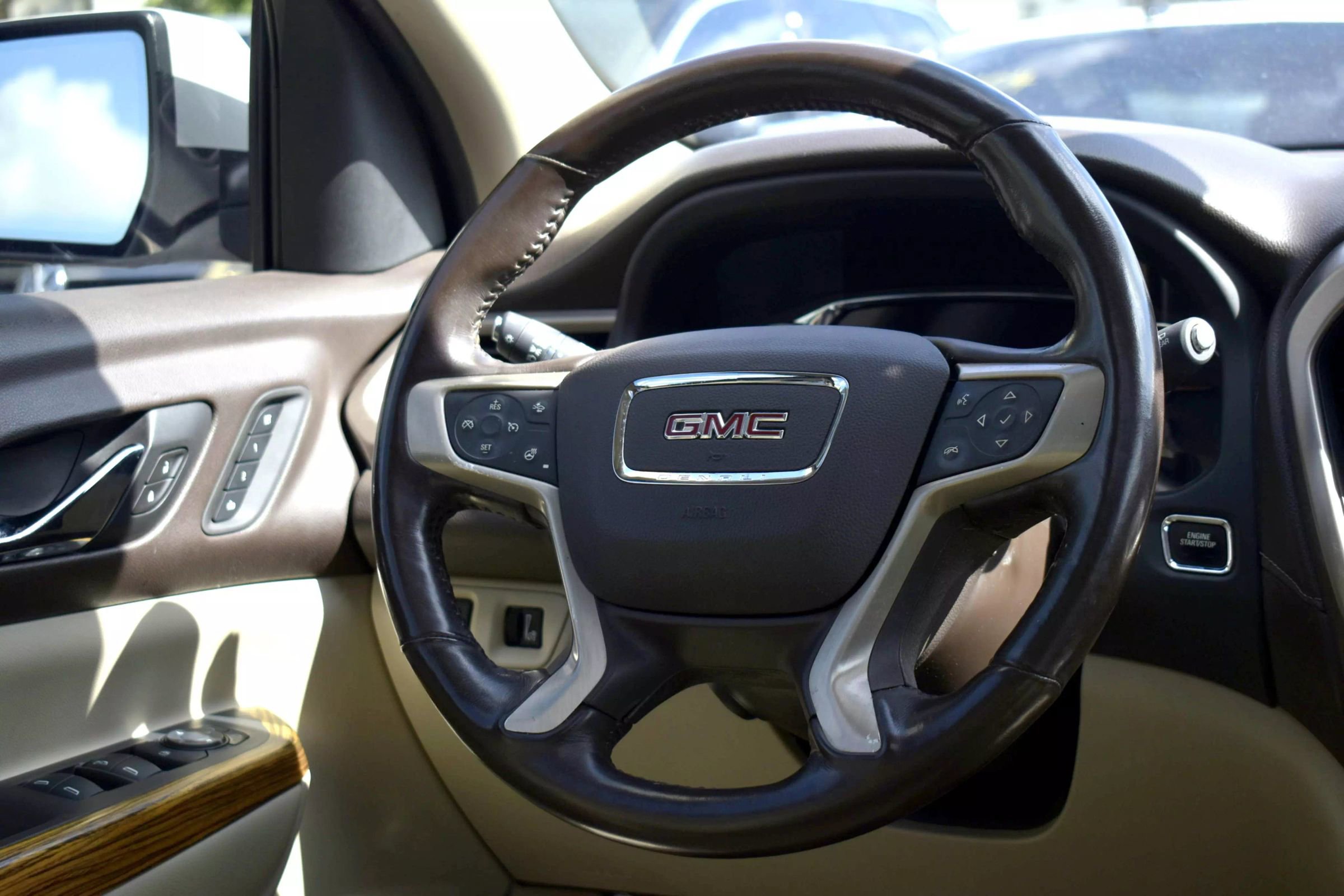 Used 2017 GMC Acadia Denali w/ Technology Package image 12