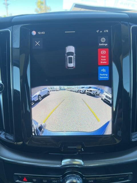 Used 2025 Volvo XC60 B5 Core image 16