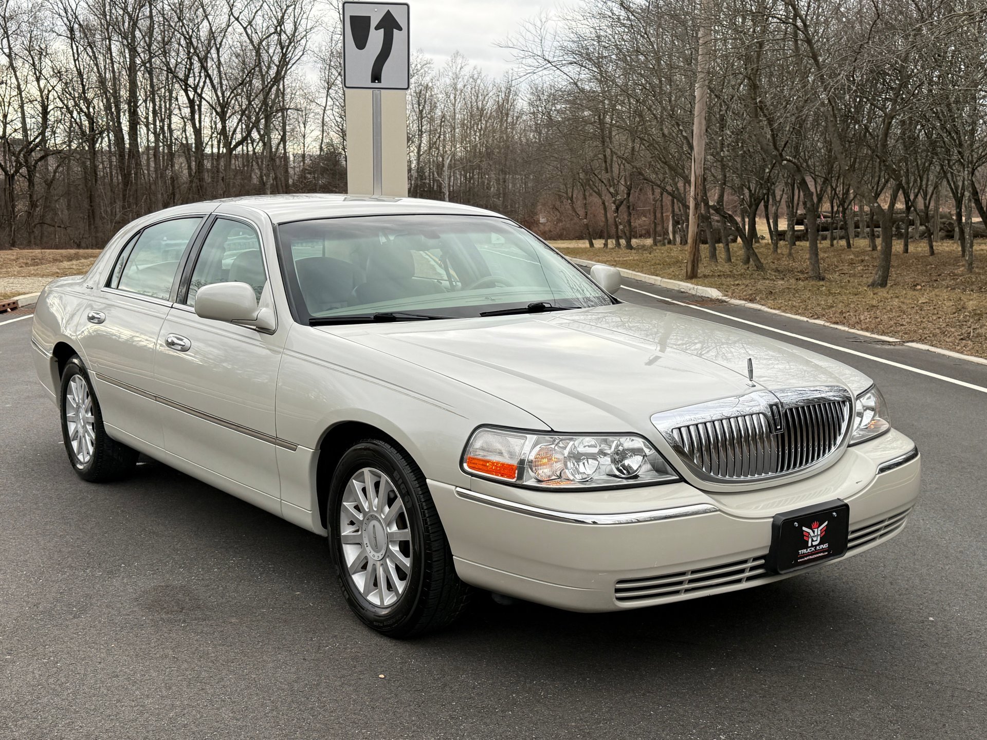 Used 2006 Lincoln Town Car Signature image 5