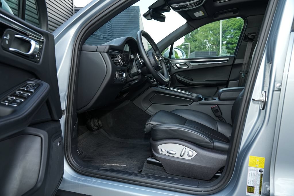 Certified 2026 Porsche Macan AWD/4WD image 19