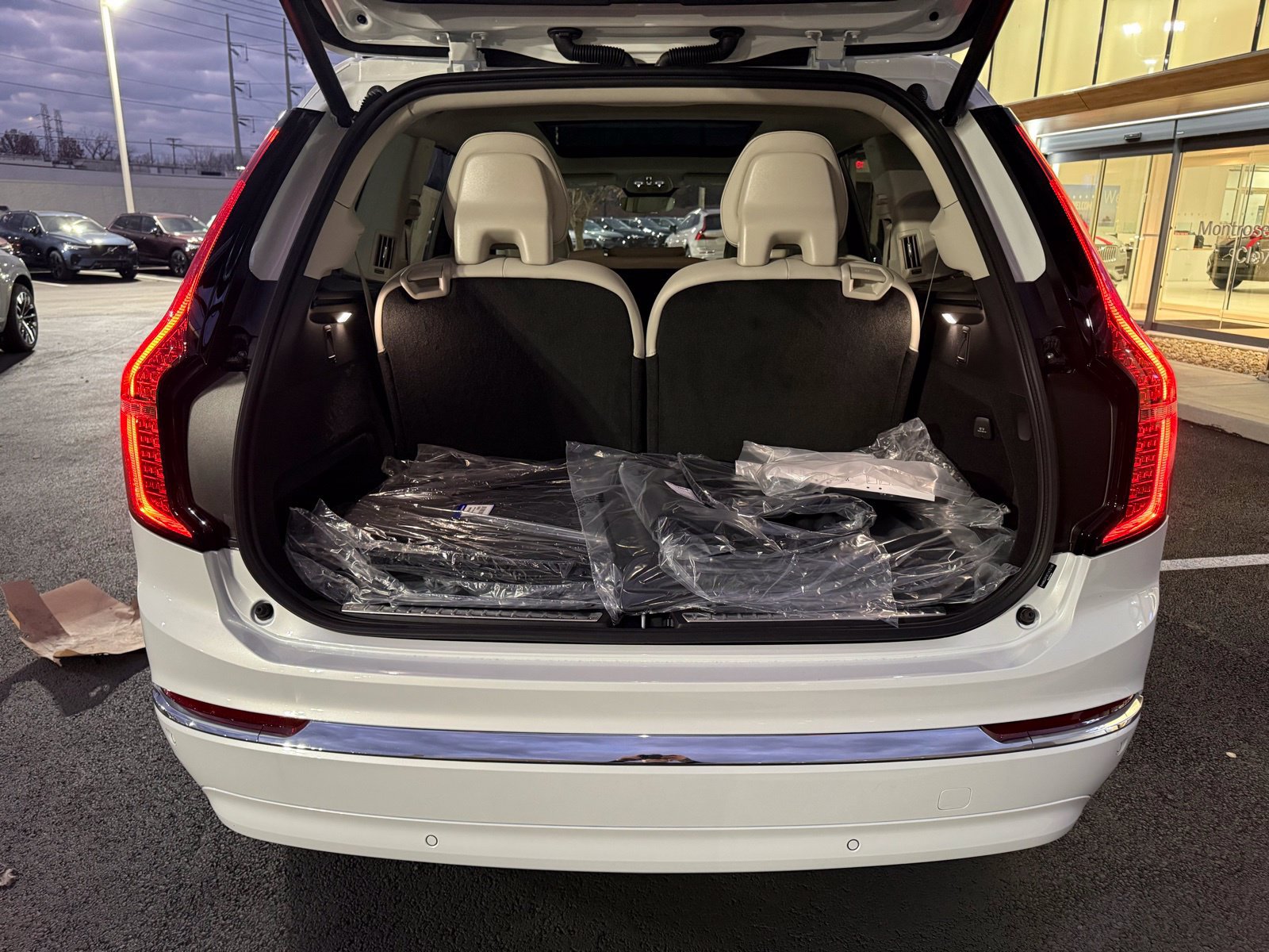 New 2026 Volvo XC90 T8 Plus w/ Protection Package Premier AWD/4WD image 43