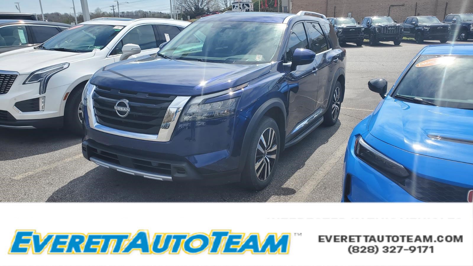 Used 2025 Nissan Pathfinder Platinum w/ Cargo Package image 1