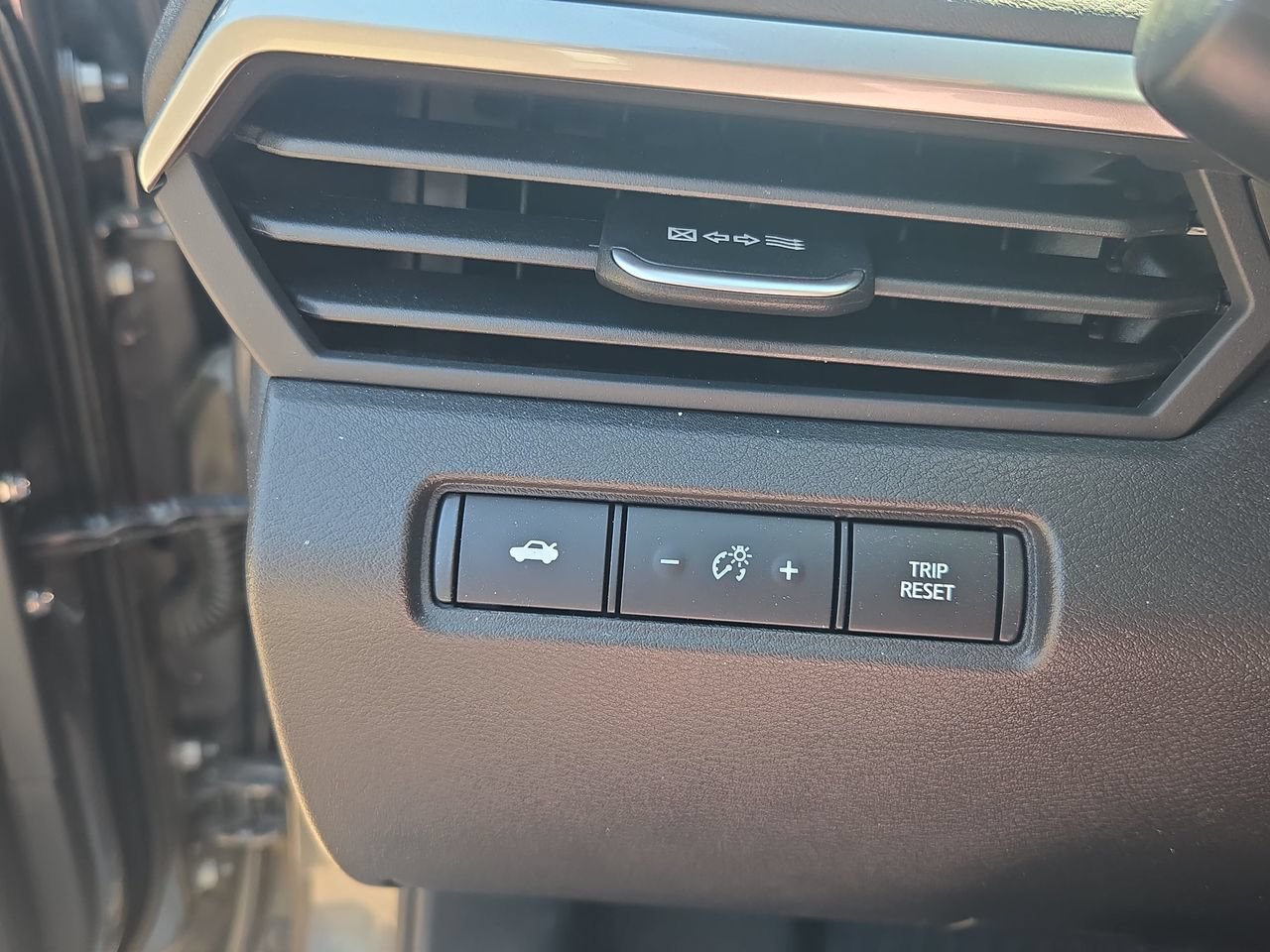 Used 2025 Nissan Altima 2.5 S FWD image 16