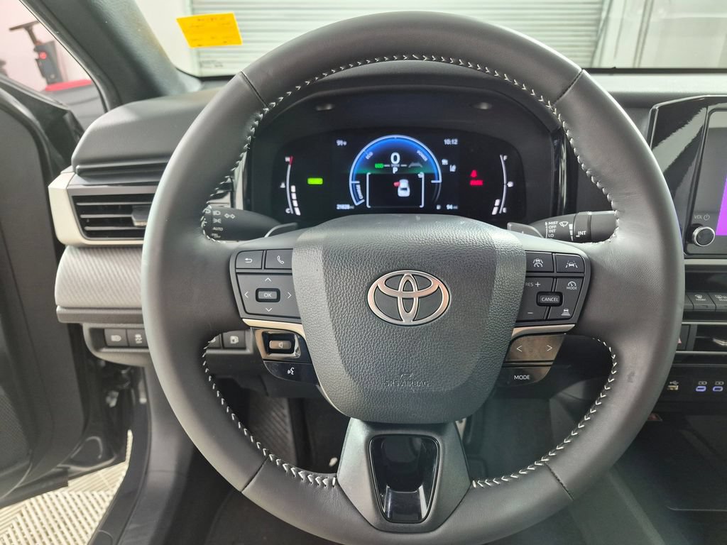 Used 2025 Toyota Camry SE FWD image 13