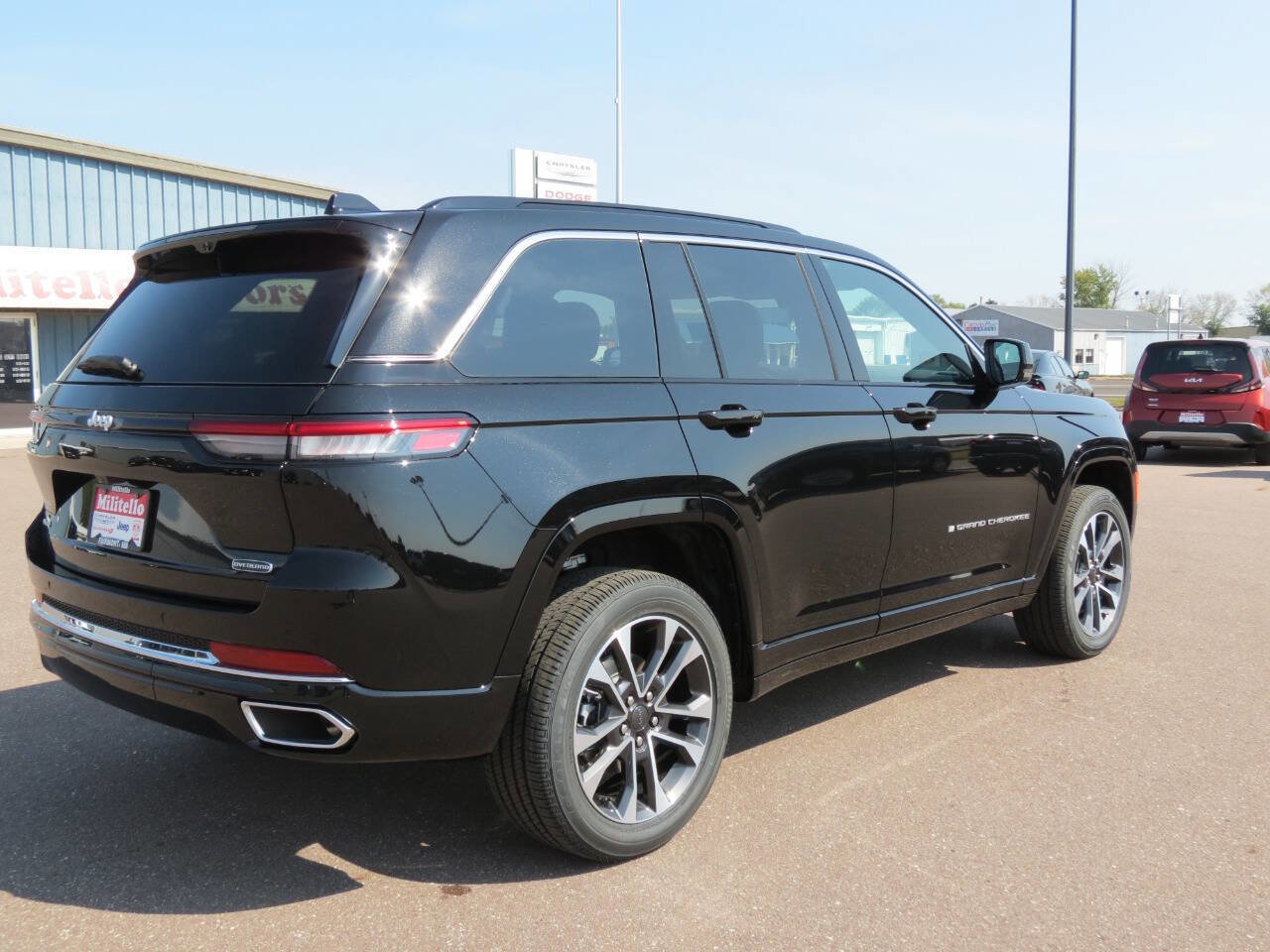 New 2025 Jeep Grand Cherokee Overland image 2