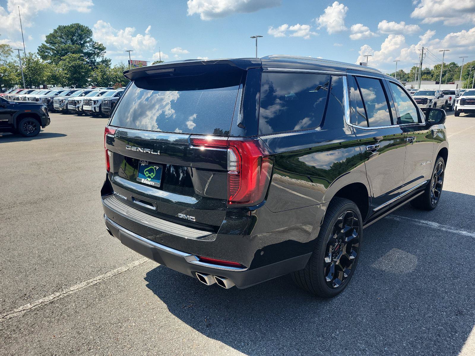 Certified 2025 GMC Yukon Denali Ultimate AWD/4WD image 32