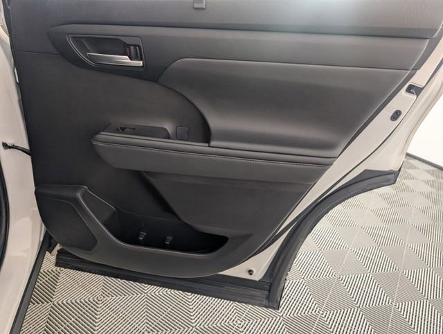 Used 2021 Toyota Highlander XLE image 33