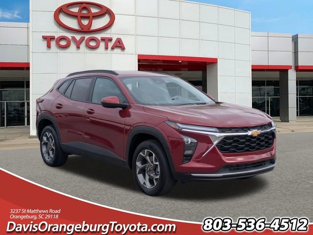 Used 2025 Chevrolet Trax LT image 1