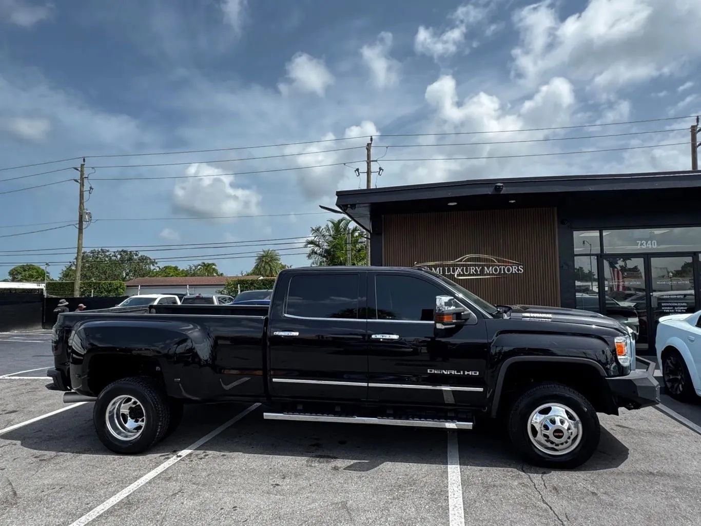 Used 2018 GMC Sierra 3500 Denali w/ Duramax Plus Package image 2