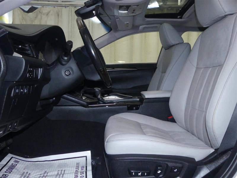 Used 2017 Lexus ES 300h w/ Luxury Package FWD image 21