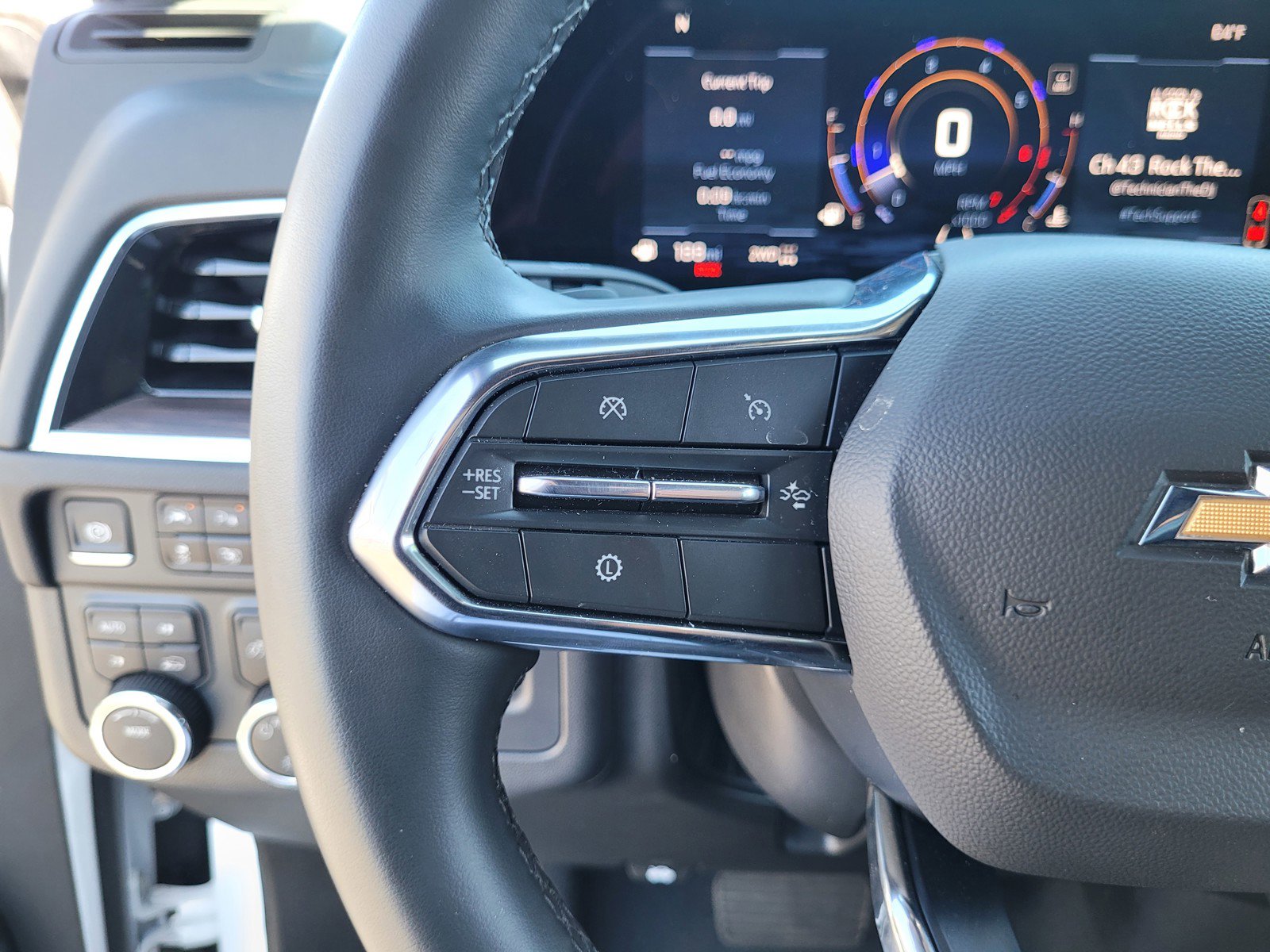 Used 2025 Chevrolet Tahoe LT image 20