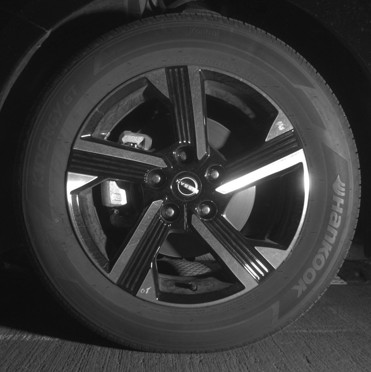 Used 2025 Nissan Sentra SV image 9