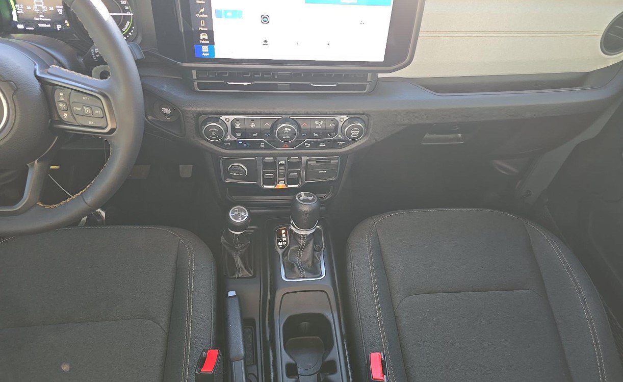 Used 2024 Jeep Wrangler Unlimited w/ Convenience Group AWD/4WD image 9